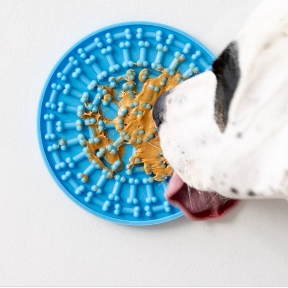 6 inch grey dog licking training feeding mat NWT - Picture 3 of 5